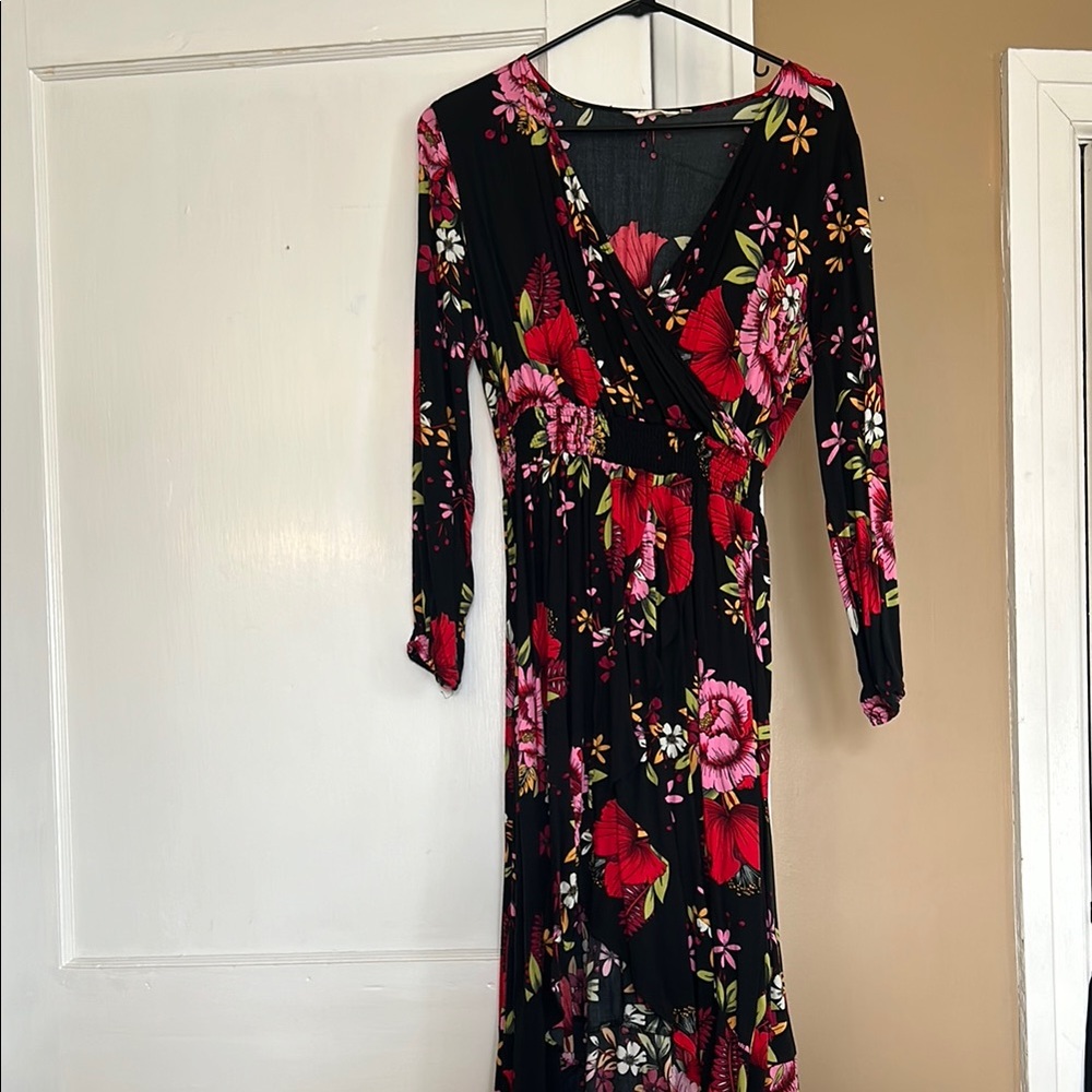 Black and Red Long Sleeve V-Neck Sheath Dress
